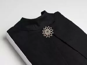 MUSTA Unisex korullakorulla jpg